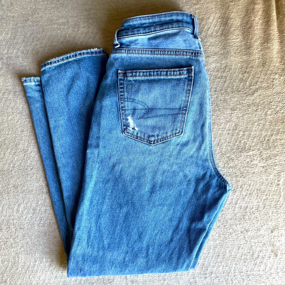 AE Comfort Stretch Waist Mom Jeans Size 4
